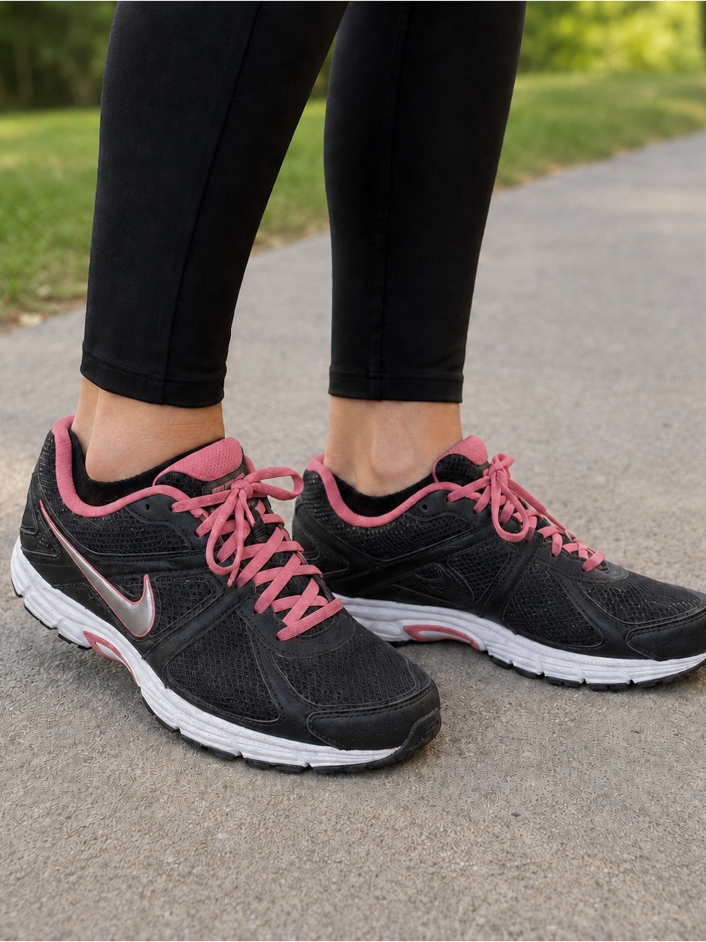 Nike Dart 9 Women’s Size 9.5 Black Raspberry Pink Running Shoes
